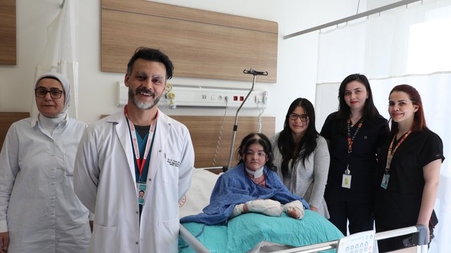 Amerika'dan gelen genç kız Eskişehir'de parmaklarına kavuştu